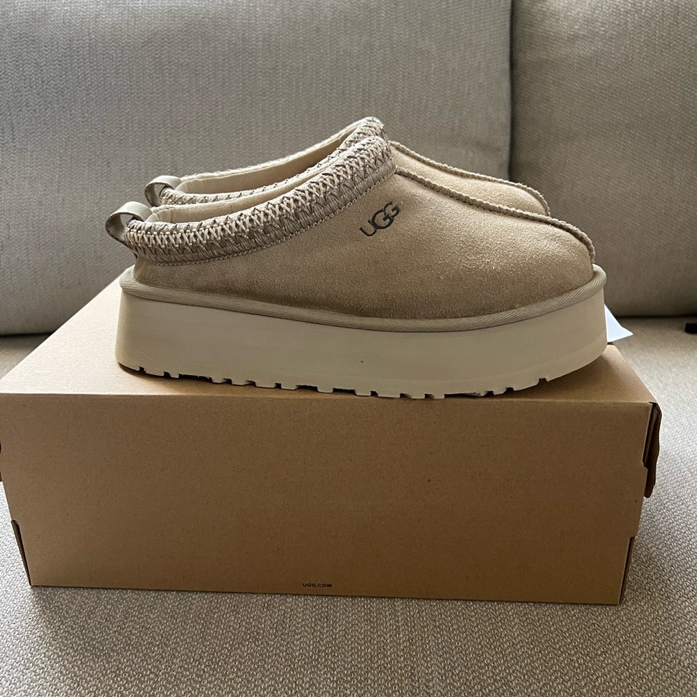 UGG Tazz Platform Shearling Lined Slipper Shoe in Mustard Seed